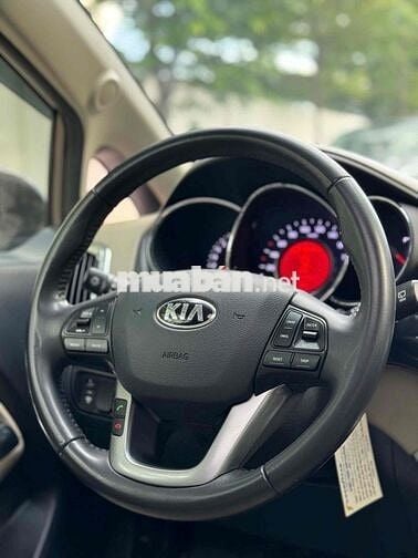 Kia Rio 2015 1.4 AT Hatchback - 95000 km