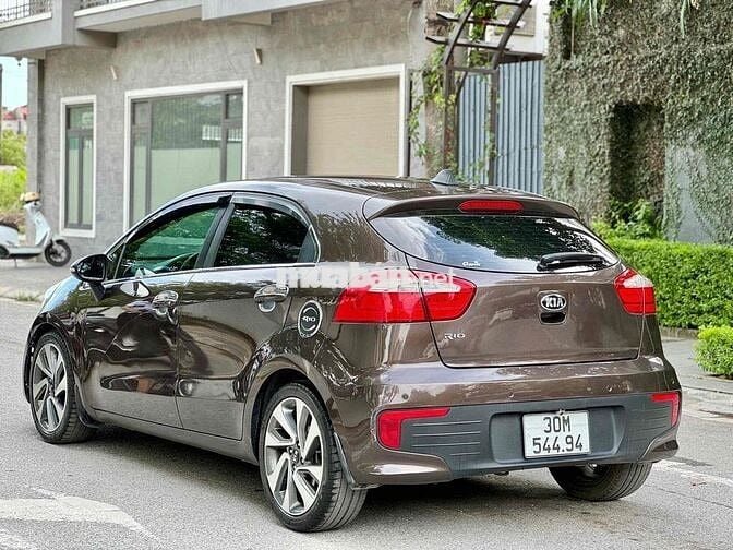 Kia Rio 2015 1.4 AT Hatchback - 95000 km