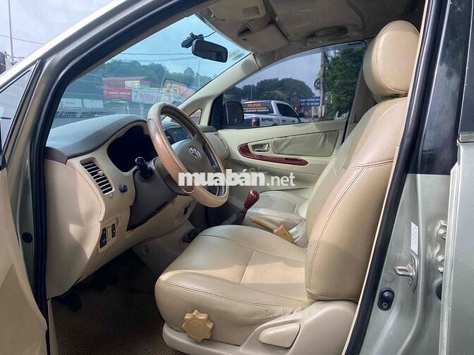 Toyota Innova 2006 G - 120000 km