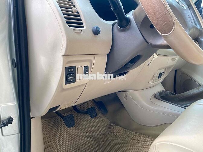 Toyota Innova 2006 G - 120000 km