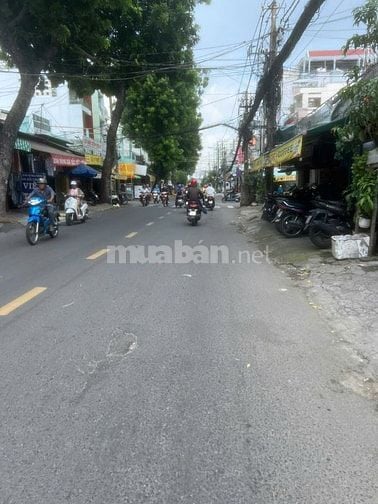 Chính chủ hạ giá  bán gấp căn MT Lạc Long Quân, P. 10, Quận 11