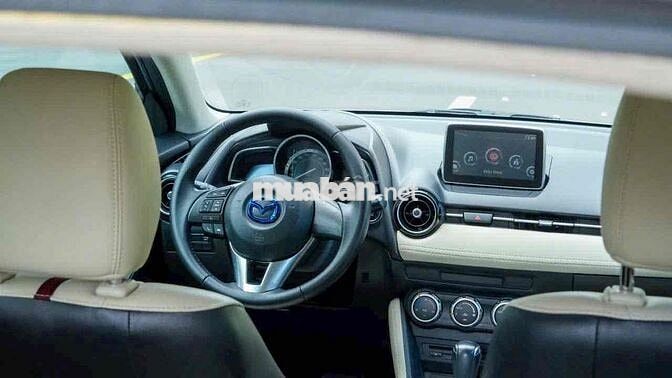 Bán Mazda 2 Hatchback Sport 2015 nội thất kem