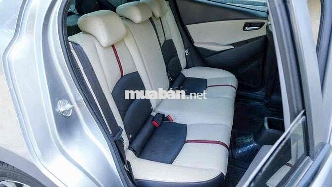 Bán Mazda 2 Hatchback Sport 2015 nội thất kem