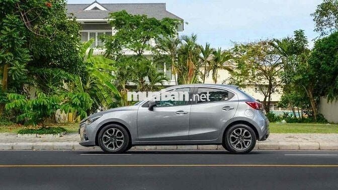 Bán Mazda 2 Hatchback Sport 2015 nội thất kem