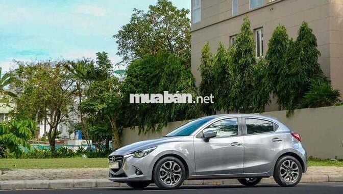 Bán Mazda 2 Hatchback Sport 2015 nội thất kem
