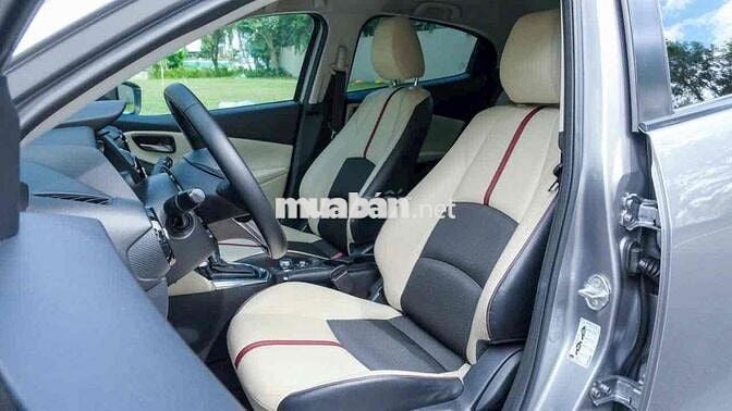 Bán Mazda 2 Hatchback Sport 2015 nội thất kem