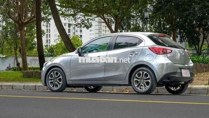 Bán Mazda 2 Hatchback Sport 2015 nội thất kem