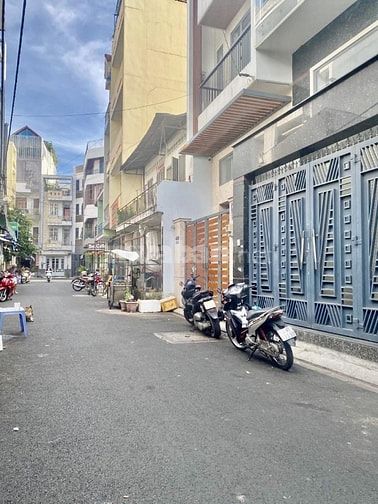 NHÀ MỚI 2TẦNG HXH8m thông thoáng ngay BIGC PHÚ THẠNH