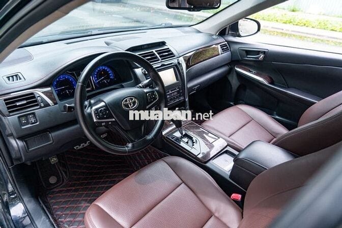 Toyota Camry 2.5Q 2015