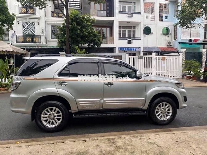 Toyota Fortuner 2013 số tự động, máy xăng 2.7