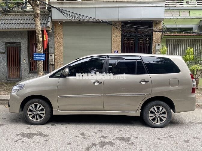 Gia đình bán xe INNOVA 2.0E sx 2016 rất mới và đẹp