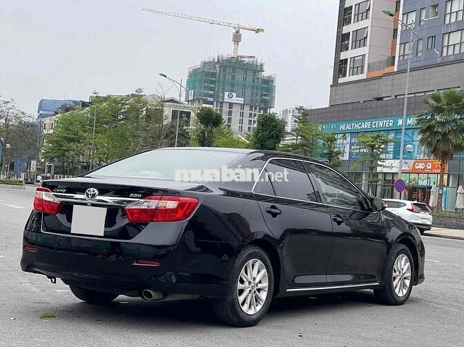 Toyota Camry 2013 2.0E -