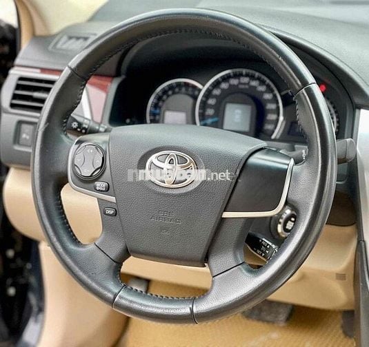 Toyota Camry 2013 2.0E -