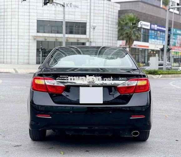 Toyota Camry 2013 2.0E -