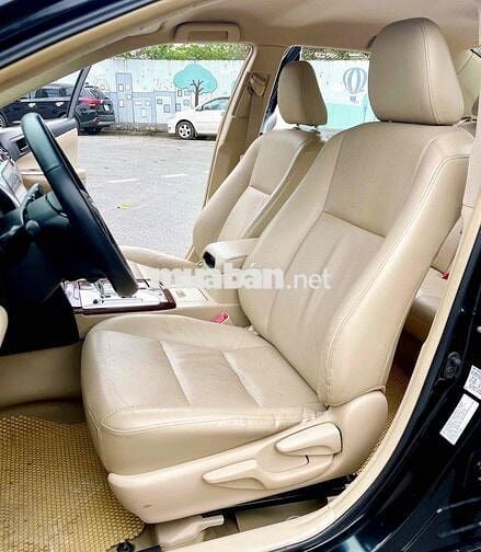 Toyota Camry 2013 2.0E -