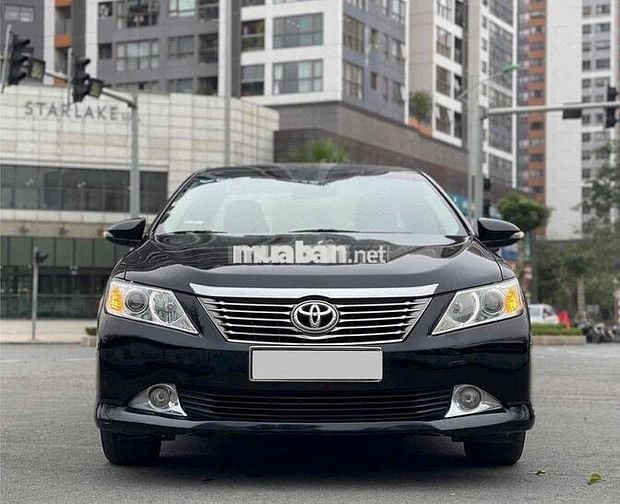 Toyota Camry 2013 2.0E -