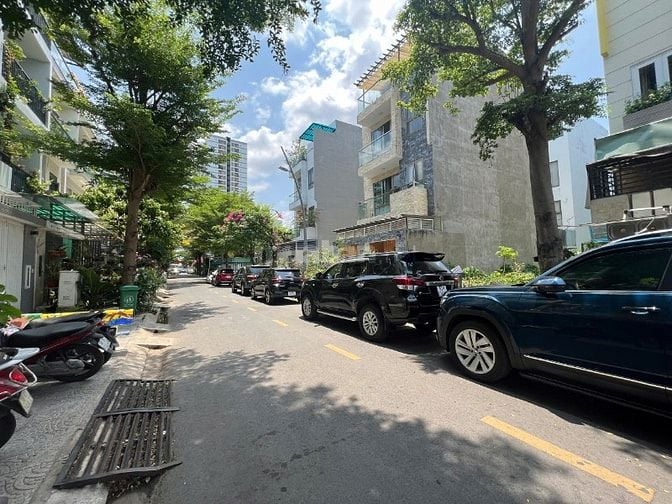 Đất mặt tiền đường số Tân quy Quận 7. 5,5*21 chỉ 16 tỷ.