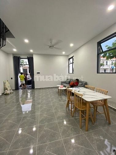 Cho thuê nhà phố liền kề – căn góc 2 mặt tiền, vị trí đắc địa!