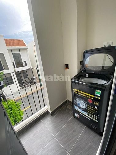 Cho thuê nhà phố liền kề – căn góc 2 mặt tiền, vị trí đắc địa!