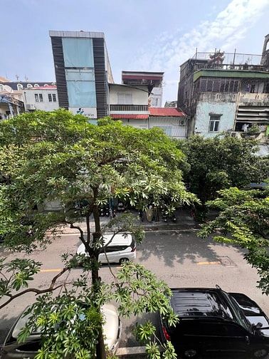 Bán nhà mặt phố Nguyễn Du, Kinh doanh sầm uất,