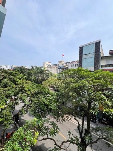 Bán nhà mặt phố Nguyễn Du, Kinh doanh sầm uất,