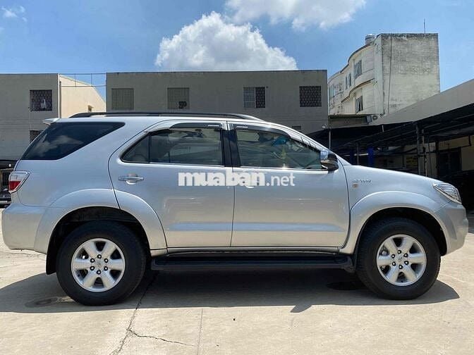 Toyota Fortuner 2009 2.7V AT