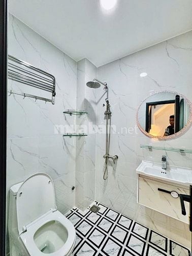 Nhà 2 Lầu đẹp Cao cấp hẻm 1 trục cách Mặt tiền Duy Tân 30m, P15, Q.PN