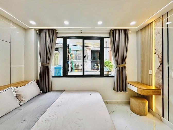 Nhà 2 Lầu đẹp Cao cấp hẻm 1 trục cách Mặt tiền Duy Tân 30m, P15, Q.PN