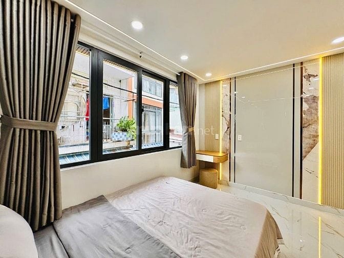 Nhà 2 Lầu đẹp Cao cấp hẻm 1 trục cách Mặt tiền Duy Tân 30m, P15, Q.PN