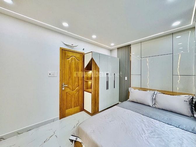 Nhà 2 Lầu đẹp Cao cấp hẻm 1 trục cách Mặt tiền Duy Tân 30m, P15, Q.PN