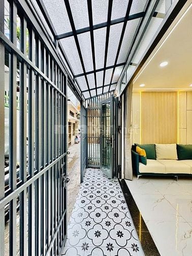 Nhà 2 Lầu đẹp Cao cấp hẻm 1 trục cách Mặt tiền Duy Tân 30m, P15, Q.PN