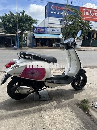 Vespa. prima.