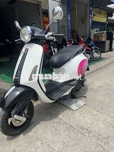 Vespa. prima.