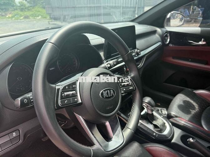 Kia Cerato 2021 2.0 AT PREMIUM - 66000 km