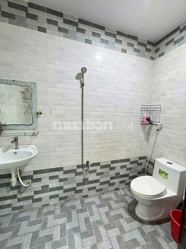 560tr sang tên nhà cấp 4 gần chợ Đệm, có sổ hồng riêng.