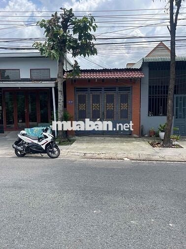 Cho thuê nhà ĐỊNH HOÀ GẦN THÀNH PHỐ MỚI BÌNH DƯƠNG .  Có sân vườn rộng