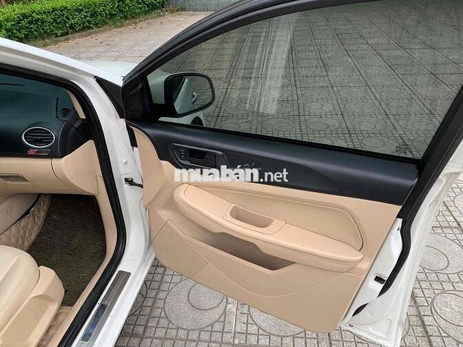 Em cần bán  Ford Focus 2010 1.8 AT full đồ chơi