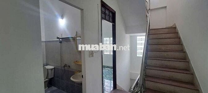 Cho thuê 3 tầng mặt tiền Nguyễn Hoàng. Hải Châu