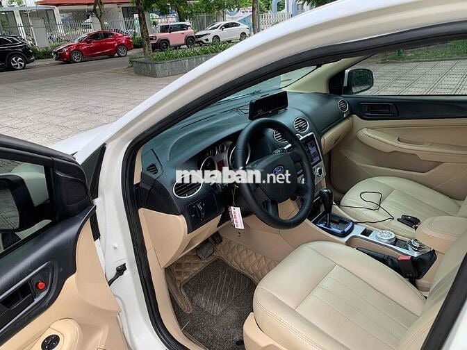 Em cần bán  Ford Focus 2010 1.8 AT full đồ chơi