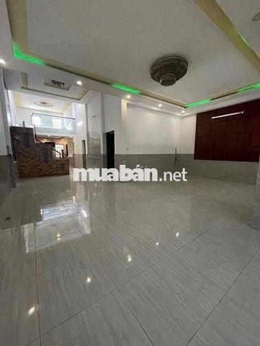 nhà 8x25m 1 trệt 1 lửng có 4 phonhf ngủ 2wc phù hợp làm may cắt, dày.