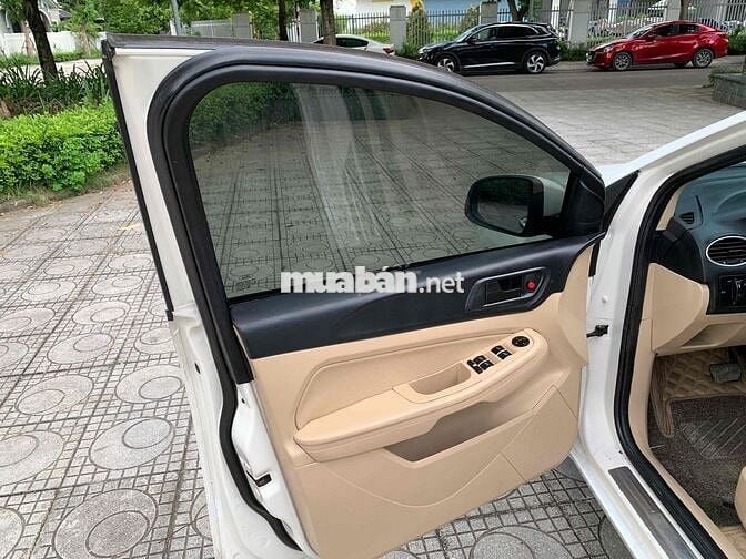 Em cần bán  Ford Focus 2010 1.8 AT full đồ chơi