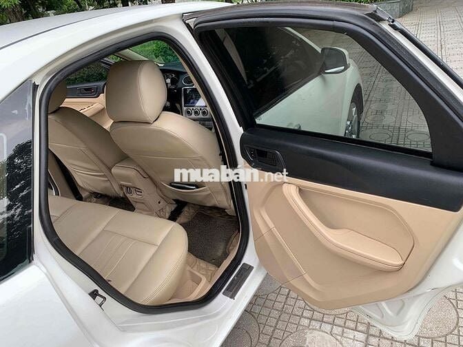 Em cần bán  Ford Focus 2010 1.8 AT full đồ chơi