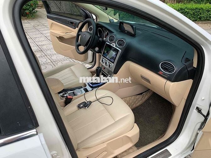 Em cần bán  Ford Focus 2010 1.8 AT full đồ chơi