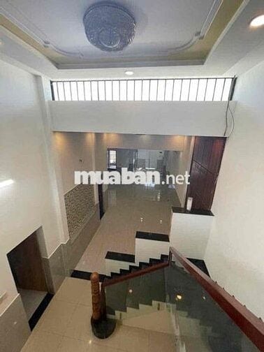 nhà 8x25m 1 trệt 1 lửng có 4 phonhf ngủ 2wc phù hợp làm may cắt, dày.