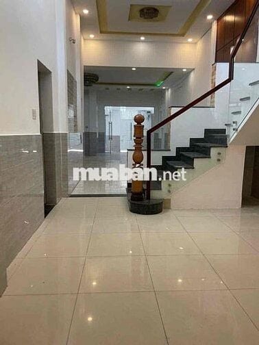 nhà 8x25m 1 trệt 1 lửng có 4 phonhf ngủ 2wc phù hợp làm may cắt, dày.