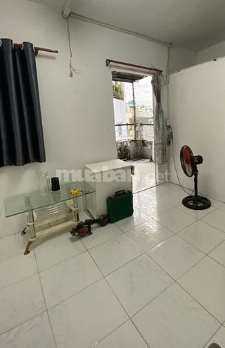 Share phòng trọ trong nhà nguyên căn, cách đường CMT8 chừng 50m