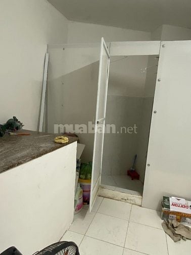 Share phòng trọ trong nhà nguyên căn, cách đường CMT8 chừng 50m