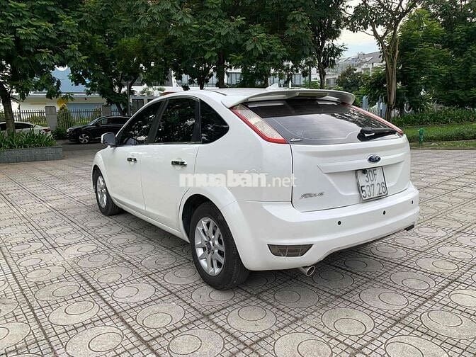 Em cần bán  Ford Focus 2010 1.8 AT full đồ chơi