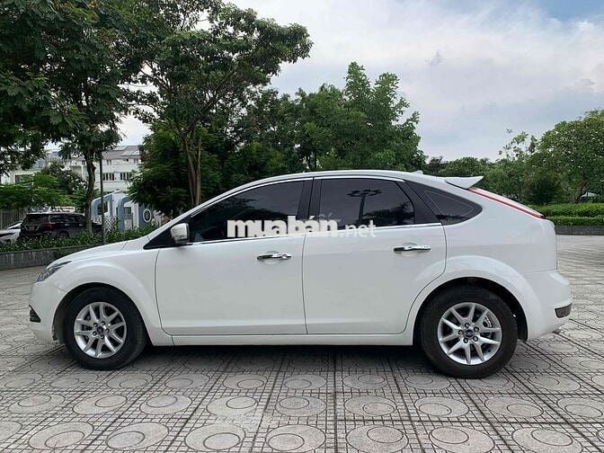 Em cần bán  Ford Focus 2010 1.8 AT full đồ chơi