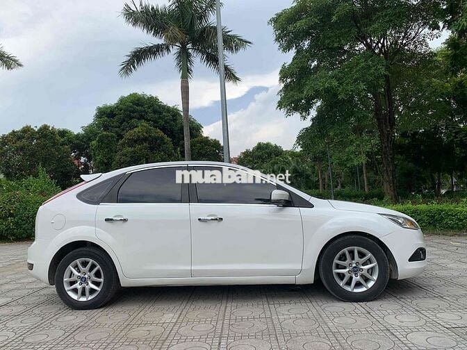 Em cần bán  Ford Focus 2010 1.8 AT full đồ chơi